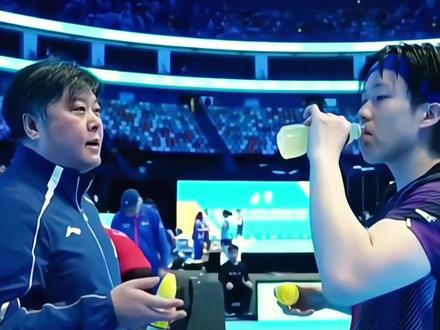 新加坡三遭判罚, 王楚钦鹰眼自证,大头的赛场双面梗#乒坛 #体育 #王楚钦 #搞笑 #名场面