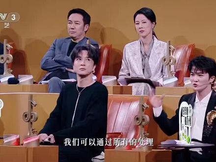 #周深#周深中国唱将#卸装#杨默依卸装@卡布叻_周深 @杨默依Moi 宝贝别说了,给我说哭了是怎么回事儿?真的可能他是从默依的这首歌里面看到了曾经的自己,在人前不断的去画各种各样的“妆”,去迎合各种人的口味,在每个不同的人面前,带不同的面具,一路走来,真的很不容易,但很庆幸的是,人生这短短3万多天中,我能遇见你,能听到你,我就觉得很满足,很幸福😄【所以,宝贝你一定要好好的,坚持唱下去,等你老了,我还等着你给我们这一群米老太太和米老头唱呢,如果有一天你唱不下去高音了,你坐在台上给我们讲讲笑话,和我们聊聊天也可以,你没有唱完的我们在台下替你唱完,再高的音,我都给你吼上去