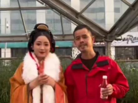 19:00#荒野韦山 #大表姐回来了 在直播间跟大家见面,爱啦爱了❤️激动😄#现场氛围绝了