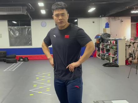 这招特别狠,暖男必备,学会了能把女朋友的颈椎病治好!#摔跤 #防身术 #一招制敌 #热门小助手ᵕ
