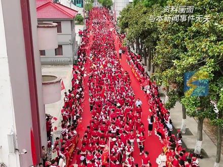 高考人数8年来首次降低 ,7万人去哪了? 适龄人口减少是重要原因。#金榜题名 #决胜高考