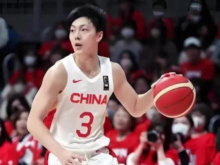 胡明轩真的比庞铮麟好吗? #中国男篮