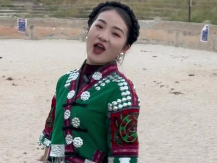 走不出云南,那就把爱留在云南,给有人看上?11.12号我们一起相约石林路美邑斗牛场见一面吧! #云南石林阿诗玛 #斗牛场阿妹 #传承和弘扬民族斗牛文化 #放牛妹 #服装原创设计