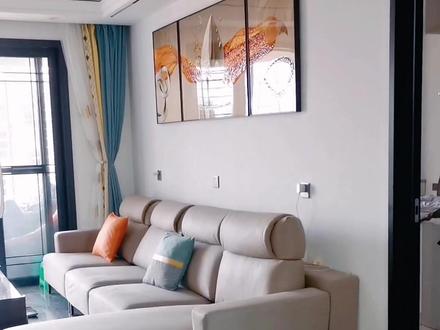 当初纠结了几天是入户进门先见沙发好还是先见电视背景墙好,后面决定还是先见沙发好,这样坐在沙发上可以看到进门的人#沙发电视背景墙 #极简轻奢 #现代轻奢 #现代简约风格 #装修