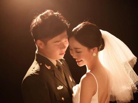 退伍老兵,拍婚纱照必须穿上军装#退伍不褪色 #军人婚纱照 #兵哥哥 #新婚快乐百年好合 #左右旅拍 #客片分享 #十堰约拍 #婚纱照 @抖音小助手