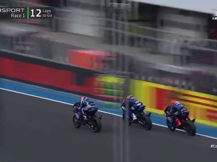 屁股后面跟四个小朋友 张雪机车捷克站首回合正赛夺冠!WSBK捷克站SSP组首回合正赛,张雪机车53号车手德比斯持续领跑,最终成功夺冠!#WSBK #张雪机车 #820rr #捷克站