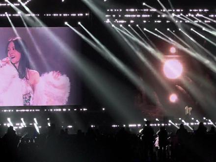 张碧晨好稳!!!
听到了现场版《光的方向》
张碧晨太牛了!!!!!好好看!
#张碧晨 #光的方向 #演唱会 #杭州