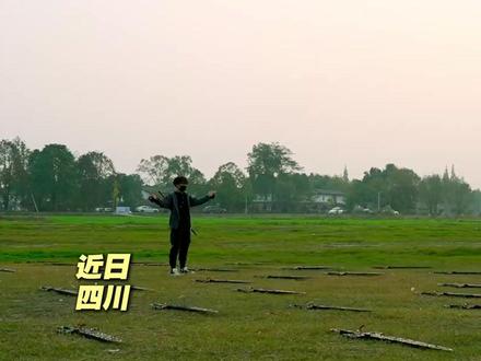 男子用科技实现御剑,把小说里的"万剑归宗"带到现实。网友:赛博修仙,御剑飞行不是梦!#武侠 #科技 #御剑飞行#青春当燃不让