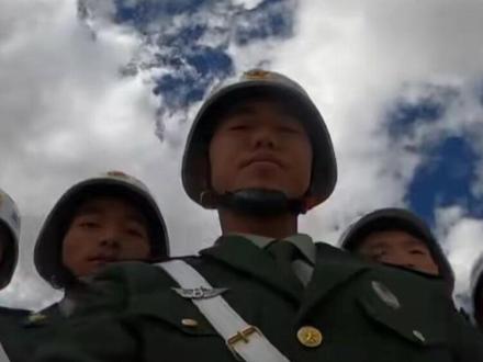 部对里人人都怕的纠察兵,为啥见到潜艇兵都得躲?潜艇兵的底气从何而来? #军事武器#军事科技#军事爱好者#军事迷#军事发烧友