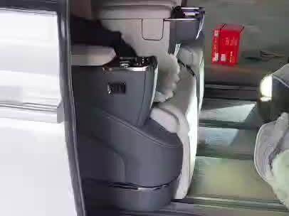 极氪009座椅脚托调平改装过程