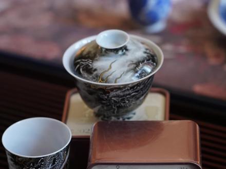 欢迎收看90后喝茶博主日常#喝茶那点事 #vlog十亿流量扶持计划 #国嘉肝苏颗粒 #男人的快乐就是这么简单 #隆合牡丹王 @DOU+小助手