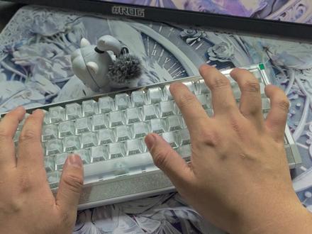 【速评】前行者ES68磁轴键盘 省流:最近卖669的缝合怪一枚
喜欢重的以及手感好一点的可以选择
体验感蛮好,一键进入驱动方便
性能么也没什么可说的,感知不出来
缺点也说一下:大键尤其是空格一般,建议到手自己
重新调教或者润一下
#前行者ES68 #磁轴键盘 #无畏契约 #618键盘推荐 #三角洲行动