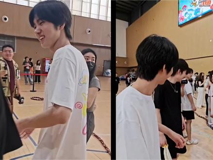 一定要看到最后… 钎九直播间双机位ob梦之队vs青春风暴拔河
钎九99 你俩偷偷藏不住了 我解释不清楚了你们自己看吧
两个直播间都放声音就太吵了 用的是九尾直播间声音 后面慢慢剪再换源
#kpl #钎九