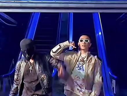 Sakee与贰代的合作曲《ART DEALER》终于发布!! 而这首歌也将收录在贰代的新专辑中
#MulaSakee #贰代 #sucksbeingsober2 #刺客说唱 #中文说唱