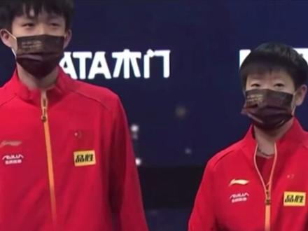 这些年王大头和小豆包上领奖台的变化!真逗!教小豆包先上哪个腿!#王楚钦 #孙颖莎 #王楚钦孙颖莎 #国乒