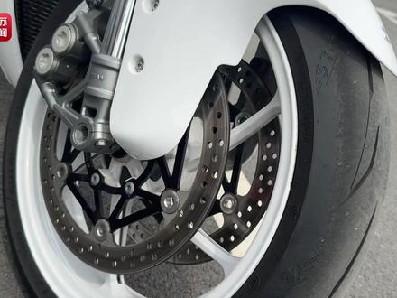 张雪机车南京试驾会燃爆!320人疯抢!新手却被拦在门外?(荔枝新闻中心记者:黎明 郭锴峰 刘梦雷(实习))