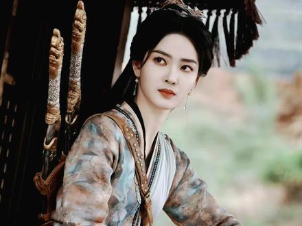 夏玄子杀妻灭子恶贯满盈,已然成了魔。而阿笙弑父屠魔,凭此功德可飞升成神,最后化作天梯守护辛湄。#佳偶天成