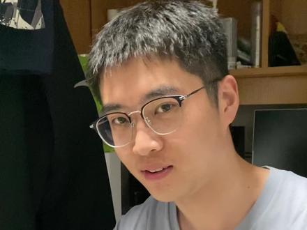 后卫篮球鞋完美替代羽毛球鞋,大体重球友福音,保护膝盖从我做起。感谢谭哥拍摄#羽毛球 #新鞋开箱 鞋子是准者氢2加强版,只有299🥹