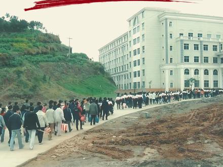 八秒钟,带你回到青春校园……#重庆石柱 #石柱高中城