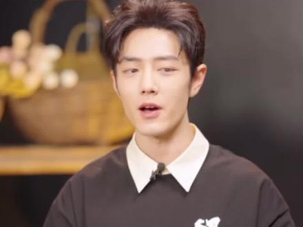 人民日报专访《得闲谨制》剧组,肖战学南京话有专属老师,并分享片场方言幕后故事。