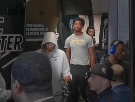 NBA底层打工人生存现状!住小旅馆标间,挤经济舱,一顿餐标50! #达米安琼斯