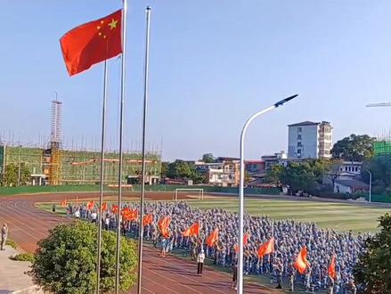 #记录校园生活 :永修一中高一新生军训因疫情原因在今天举行,愿22个班的学生通过严格的军事训练提高政治觉悟,激发爱国热情,发扬革命英雄主义精神,培养艰苦奋斗,刻苦耐劳的坚强毅力和集体主义精神,增强国防观念和组织纪律性,养成良好的学风和生活作风…