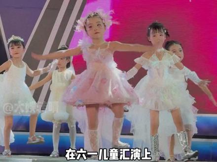 这还是我印象中的六一儿童汇演吗 #左手指月#六一 #龙源交椅山学校 #童声 #万万没想到