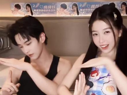 #虞书欣何与直播节目效果拉满 就这个伟大的暮暮朝朝,真给我甜晕了!#双轨 #姜暮 #靳朝