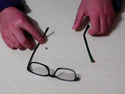 眼镜腿断了不用去买新的,教你如何巧修复,简单实用又省钱