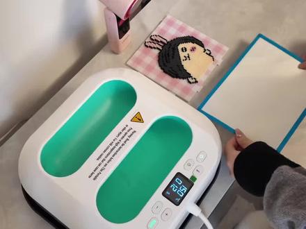 新手一分钟上手,全干货烫画机烫豆教程!
看完这个视频保证你轻松使用烫画机!
#烫画机烫豆 #烫豆教程 #纯干货分享 #新手快速上手 #拼豆经验分享