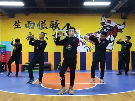 《咻一咻》完整版,已被大张伟的歌洗脑🤗🤗🤗#我要当同城红人 #体育生 #幼儿园 #舞蹈 #运动