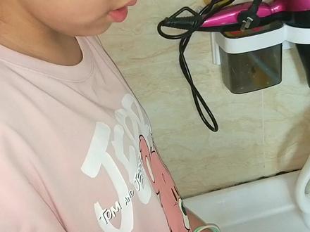 挑战气球套在一起装满水,一层层划开,能闯到第几层?紧张