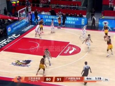 广州龙狮男篮近五个赛季开赛以来最好常规赛战绩!在昨晚广州龙狮对阵江苏男篮的比赛中,徐昕砍下27分14篮板4盖帽的数据刷新CBA生涯新高#徐昕 #广州龙狮 #dou来cba #广东宏远 #广州男篮 @DOU+小助手 @抖音小助手