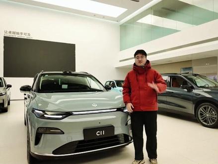 零跑C11,全能家用王再进化 零跑C11双芯片+激光雷达加持,高速智能领航、记忆泊车更从容,纯电增程双选,靠谱家用伙伴。