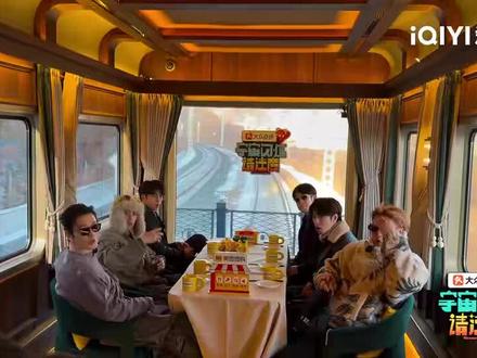 《宇宙闪烁请注意》空降“伊春号”!黄晓明 黄子韬 刘耀文 邵子恒 王鹤棣 于洋在“伊春号”上狂撒新年星光祝福✨#伊春号旅游列车 #冰雪森林童话伊春 #伊春雪景 #伊春旅游攻略 #伊春森林冰雪欢乐季