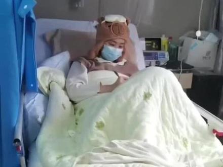 具体情况如下:
检测结果不理想:检测结果显示,周和瑶与数据库中匹配到的最高数值仅为20厘摩(cM),表明亲属关系非常遥远(可能在5代以上),无法据此确定有效的排查方向,对寻亲的参考价值不大。
寻亲方向调整:由于基因检测未能提供有效线索,寻亲工作的重点已调整为在她当年被遗弃的地点(贵阳太慈桥附近)及四川多地进行排查。志愿者团队已梳理出几名疑似亲属,并计划进一步接触核实。