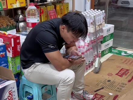 #日常分享 #嘴哥 兄弟们嘴哥和谁说话的?🤔