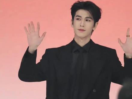 张凌赫 4.2 空降深圳! #张凌赫 #百丽 #张凌赫线下活动 #谢征