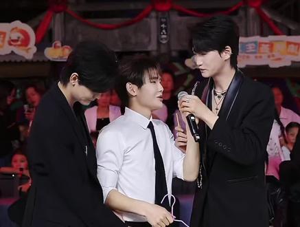 以太+龙悦歌曲《我们不再是以前》#银河系A #银河系以太 #龙浩天妹妹 #龙浩天户外直播 @龙浩天男团·银河系A(团队招优)PGY @以太⚡·银河系A