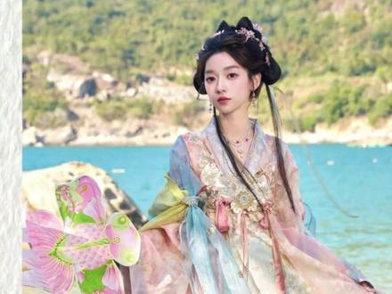 花海映春水,这套汉服美在心巴上 #粉彩风我的身材很曼妙 #用粉彩风预习春天 #粉彩新中式的正确打开方式
#百大春装出道了 #十三余