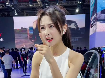 18岁的小姐姐果然很多人羡慕不已,如今想谈个好看一点的太难了😂@苏宁❤️@豪哥车模之家#豪哥车模之家#斌少
