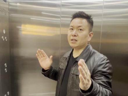 给第一次进城没坐过电梯的你看看,赶紧学.说的就是你 不要东张西望的。#电梯 #电梯安全