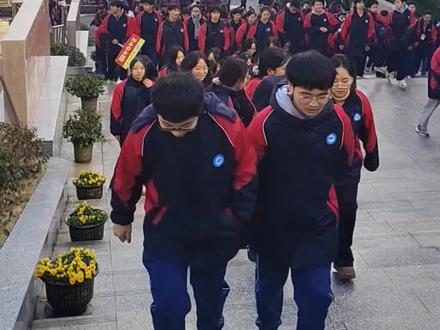 隆回一中学生去上课,犹如文武百官上朝一般壮观#校园随拍