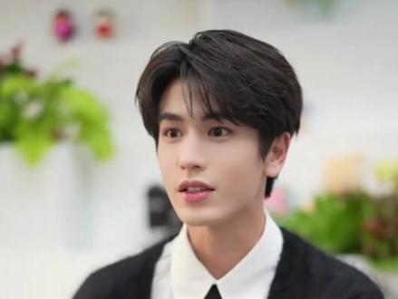 张凌赫:新的剧本,新的演员,新的导演是给我更自然的支撑!#我谢征到底哪里做得不好 #张凌赫进行曲#张凌赫颜值##张凌赫帅爆了 #张凌赫演技