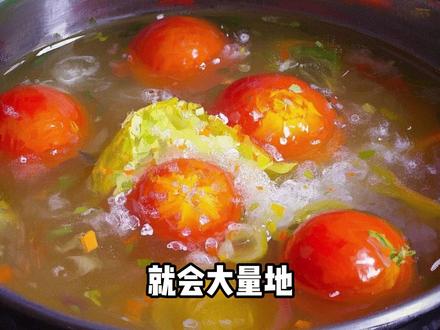 《哈佛蔬菜汤》:营养的融合奥秘 为什么简单的蔬菜汤会受到哈佛学者的关注?《哈佛蔬菜汤》结合研究与家常烹饪,为你揭示如何通过汤品搭配,最大化吸收多种蔬菜中的自然精华。一碗好汤,是日常里触手可及的营养守护。#读书 #哈佛蔬菜汤 #家常养生 #蔬菜汤#墨白深度书旅