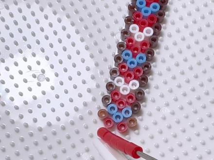 新年仪式感!红色米菲兔拼豆钥匙链教程 豆粒儿来啦!宝子们新年仪式感安排上!谁能拒绝一只穿红装的米菲兔啊🤩软乎乎的红色新年款,挂钥匙扣、包包上超喜庆,新年氛围感直接拉满!
红色新年款真的越看越喜欢,新年带出门回头率超高!
👉 想要新年米菲兔高清图纸的宝子,评论区扣 “新年快乐”!
还想看主包拼什么呢?评论区聊聊,下期安排!#手工diy制作 #拼豆教程 #米菲兔 #新年快乐 #元旦手工 @抖音小助手 @DOU+小助手