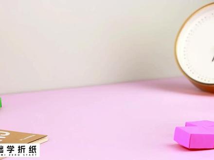 纸老虎折纸教程🐯|DIY可爱纸老虎 | 简单有趣的折纸手工 手工DIY创意折纸:折纸——纸老虎 | 纸老虎的制作方法 🐯✂️
让我们一起来折一只纸老虎吧!
看看它多可爱~你可以折一只小老虎,或者直接做一个“老虎家族”!🐯🐯🐯
我把它们放在电脑旁边的桌子上,感觉它们好像在看我工作一样,真的太有趣了~
这只纸老虎不仅可以当作桌面装饰,
也是送给朋友和家人的一份有心意的手工礼物🎁
准备好纸,一起动手吧!
📌 你需要准备:
一张 A4 打印纸(或更小尺寸)
剪刀 ✂️
记号笔 ✏️
💬 如果您对以后的手工折纸视频有什么建议,请在视频下面留言!
👍 喜欢我的抖音手工折纸视频,请关注、点赞、分享~我还会发布更多折纸教程,谢谢!❤️🐯✂️
#纸老虎 #手工DIY #创意手工#折纸教程#儿童手工