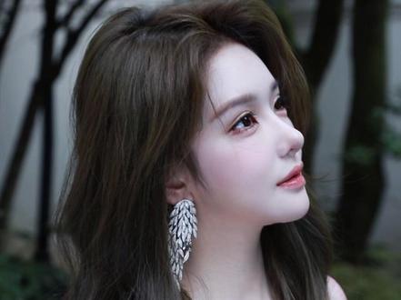 在人群中多看了一眼#氛围感 #新中式#初秋