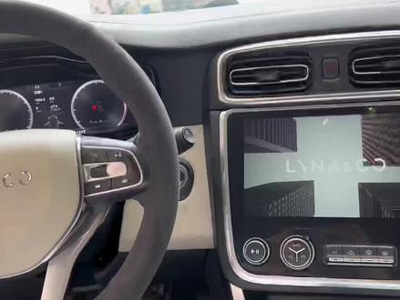 领克01 02 03,中控屏拆卸教程视频,维修案例:死机花屏白屏 雪花屏 无触摸,卡标不进系统 黑屏不开机,4G网络无信号 GPS无信号不定位 电瓶亏电,维修案例。#中控屏 #汽车音响维修 #音响维修 #车机维修