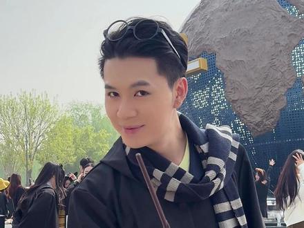 哈利波特骑着扫帚飞~ #闺蜜